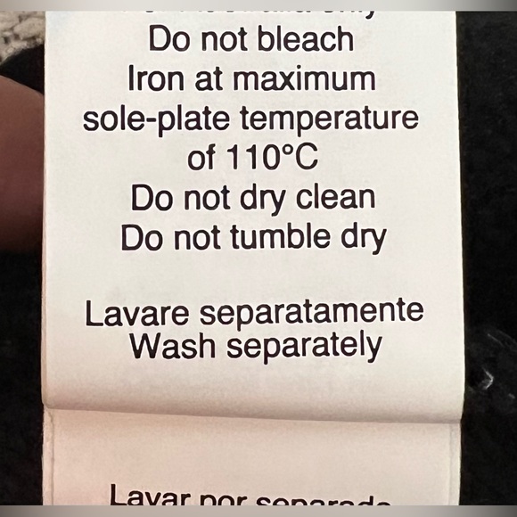 NWT Oakley Blackout Black Wanderlust Pom Beanie! - Picture 6 of 7